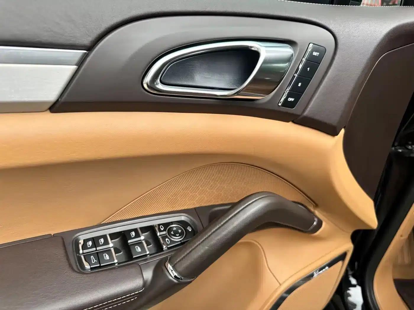 Cayenne 2011 Cayenne Turbo 4.8T — миниатюра 18