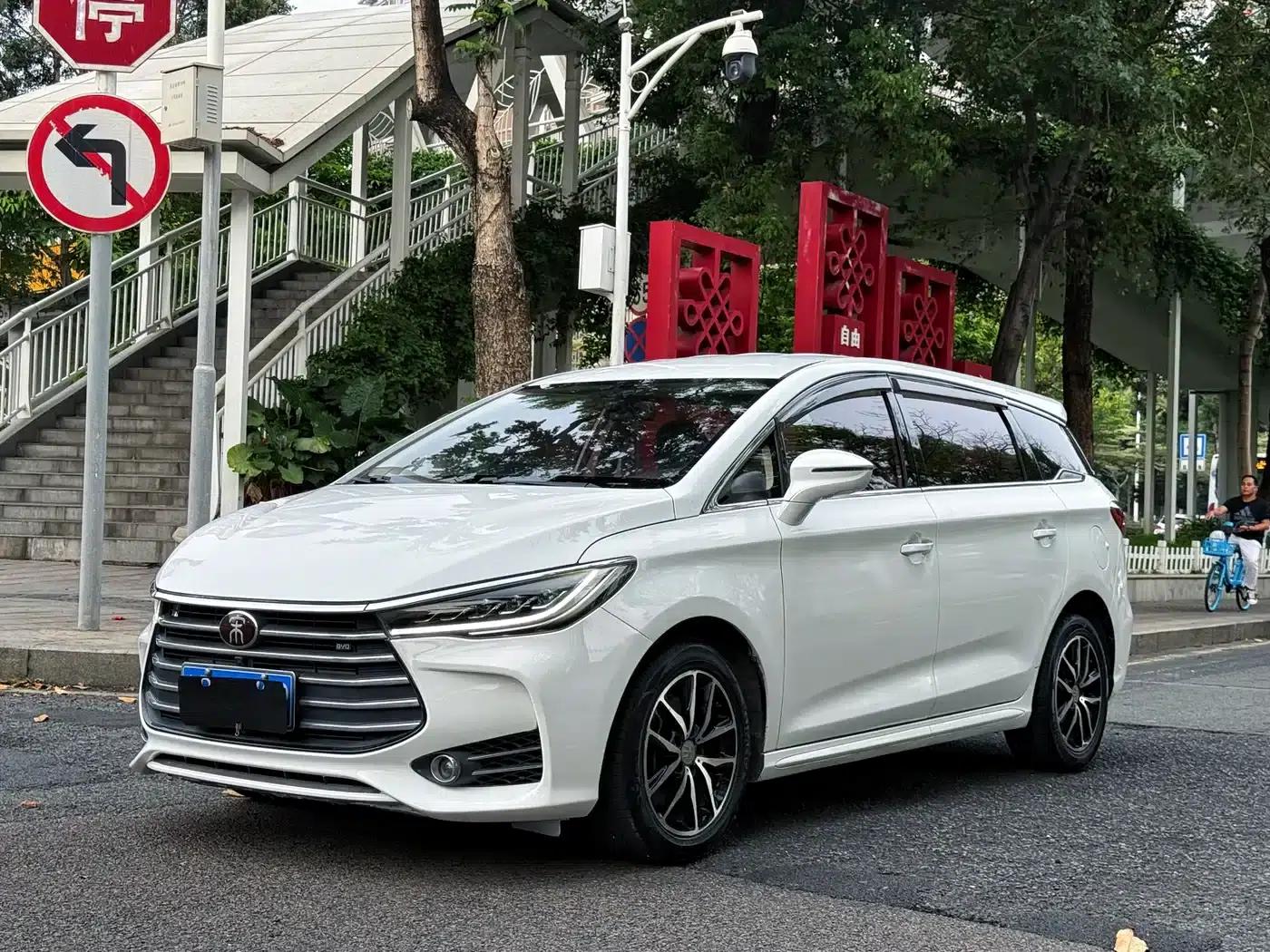 Song MAX 2018 1.5T Automatic Intelligent Premium 7-seater — миниатюра 1