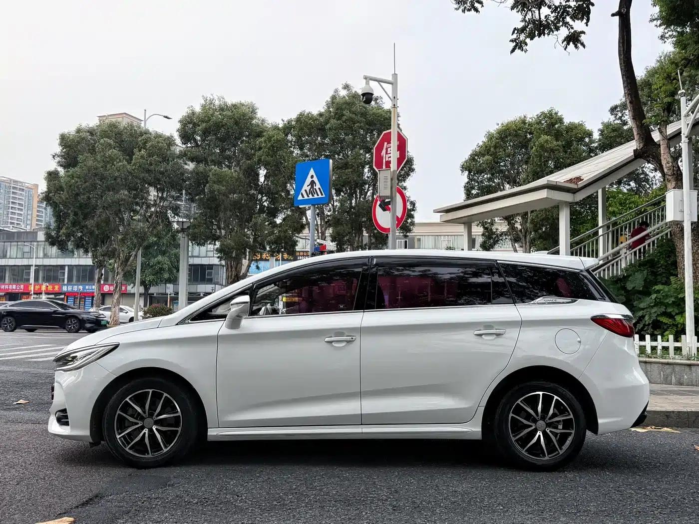 Song MAX 2018 1.5T Automatic Intelligent Premium 7-seater — миниатюра 4