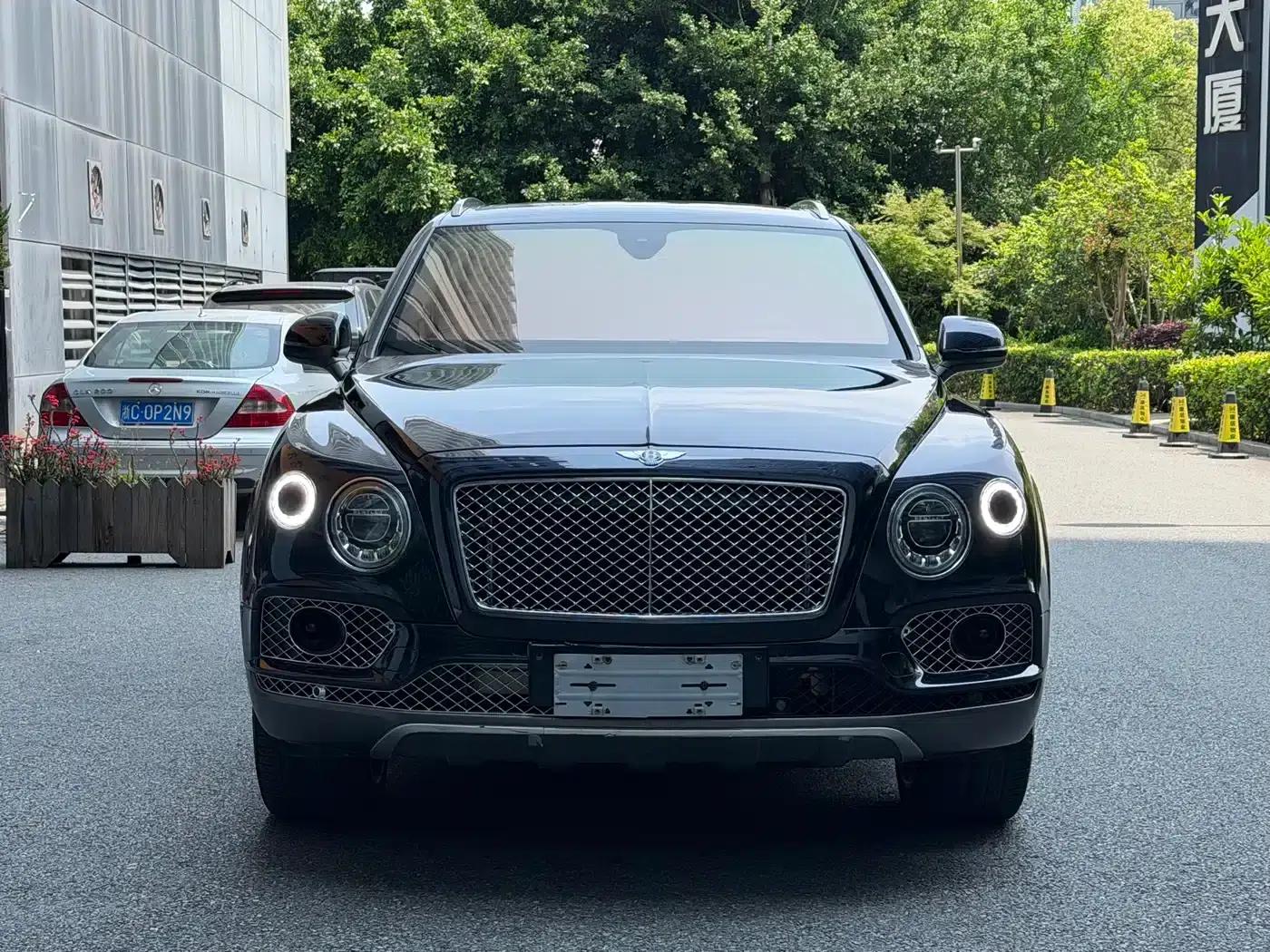 Bentayga 2018 4.0T V8 — миниатюра 2