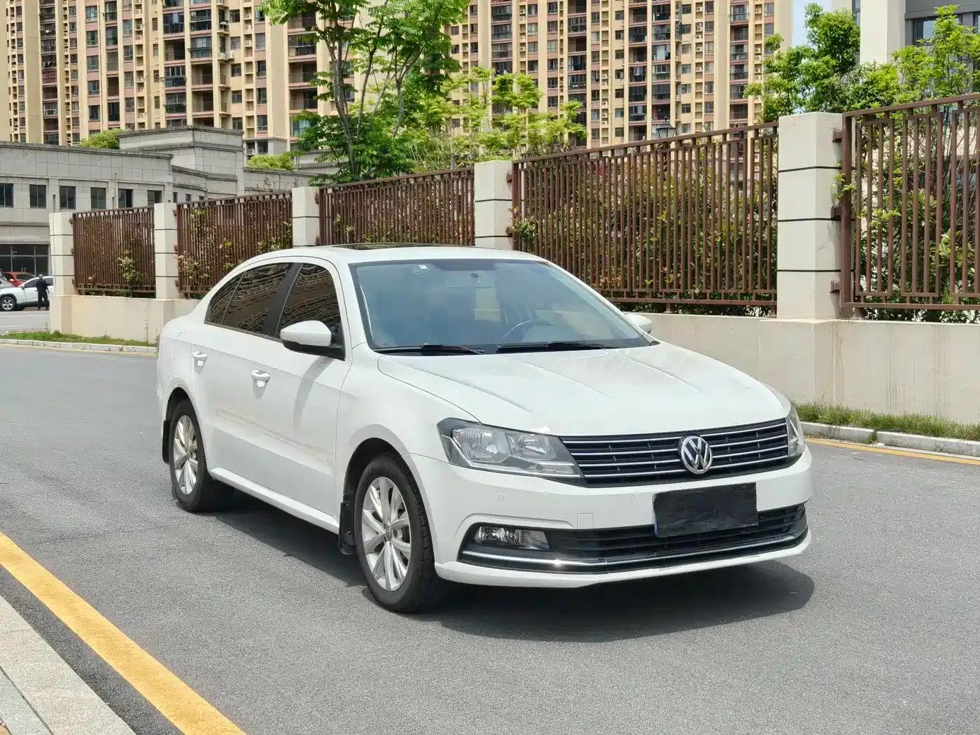 2017 Volkswagen Lavida 1.6L Automatic Comfort Edition — миниатюра 3
