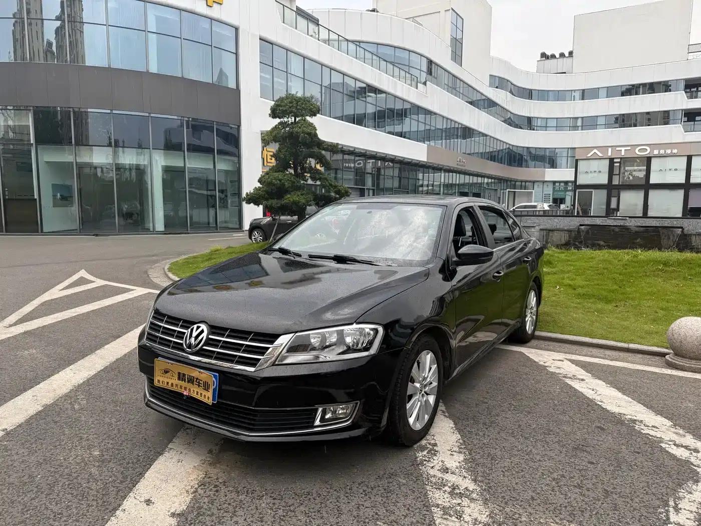 2013 Volkswagen Lavida Classic Facelift 1.6L Automatic Comfort Edition — миниатюра 1
