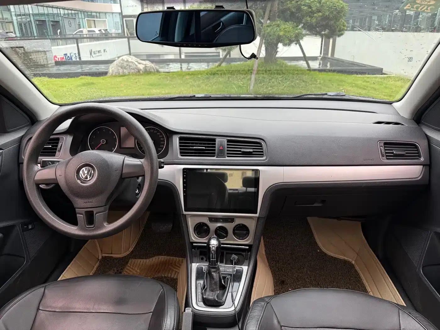 2013 Volkswagen Lavida Classic Facelift 1.6L Automatic Comfort Edition — миниатюра 15