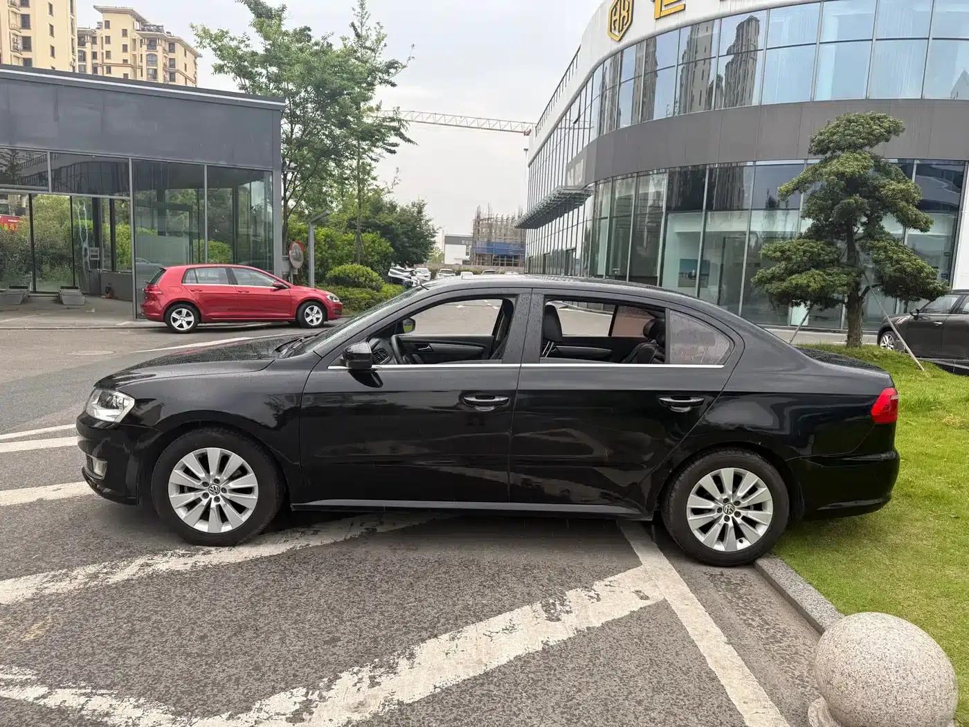 2013 Volkswagen Lavida Classic Facelift 1.6L Automatic Comfort Edition — миниатюра 3