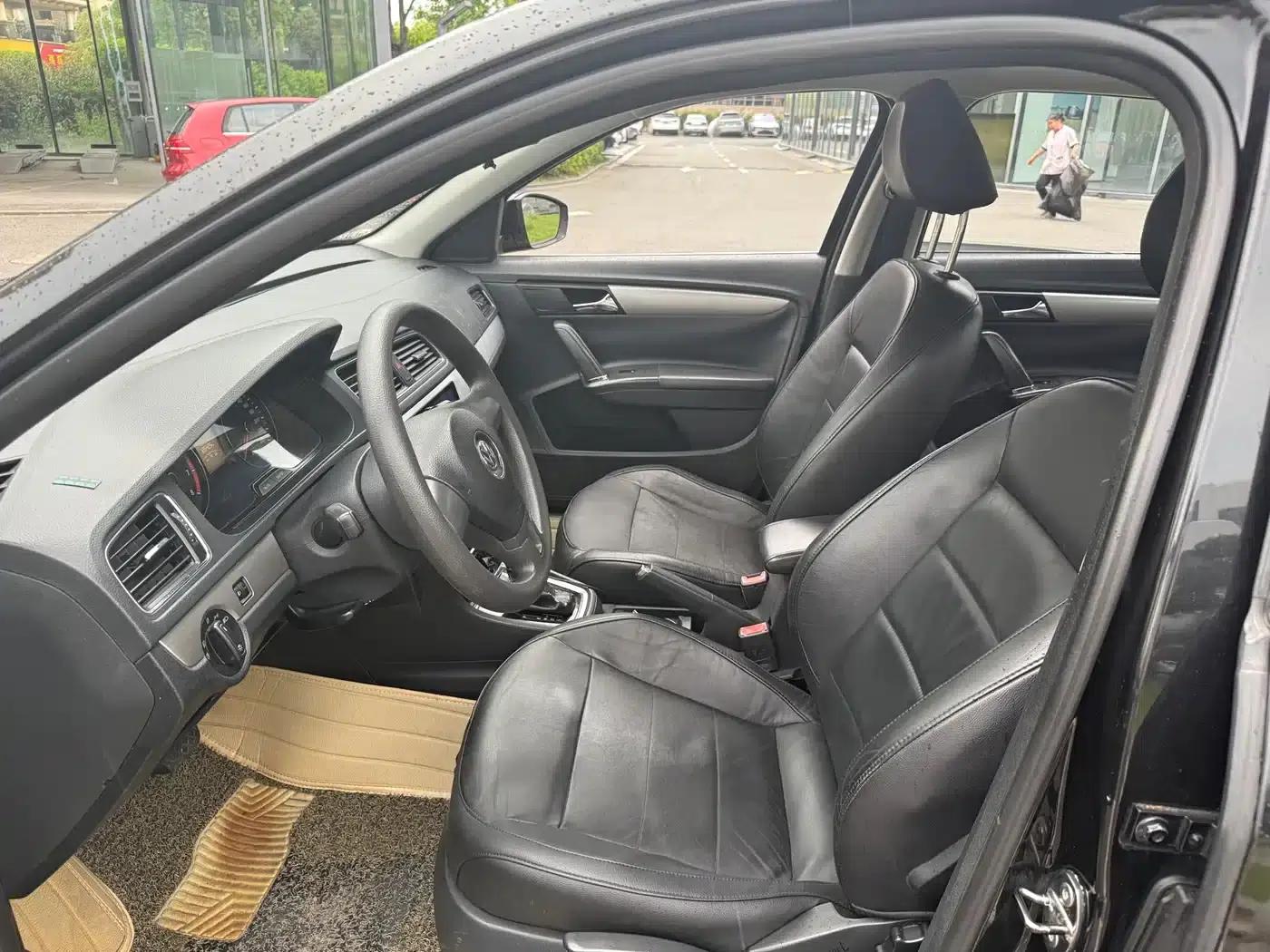 2013 Volkswagen Lavida Classic Facelift 1.6L Automatic Comfort Edition — миниатюра 5