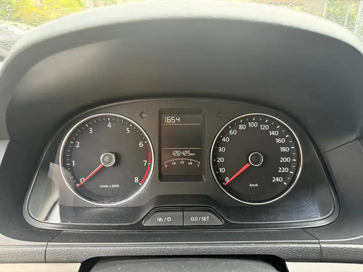 2013 Volkswagen Lavida Classic Facelift 1.6L Automatic Comfort Edition — миниатюра 8