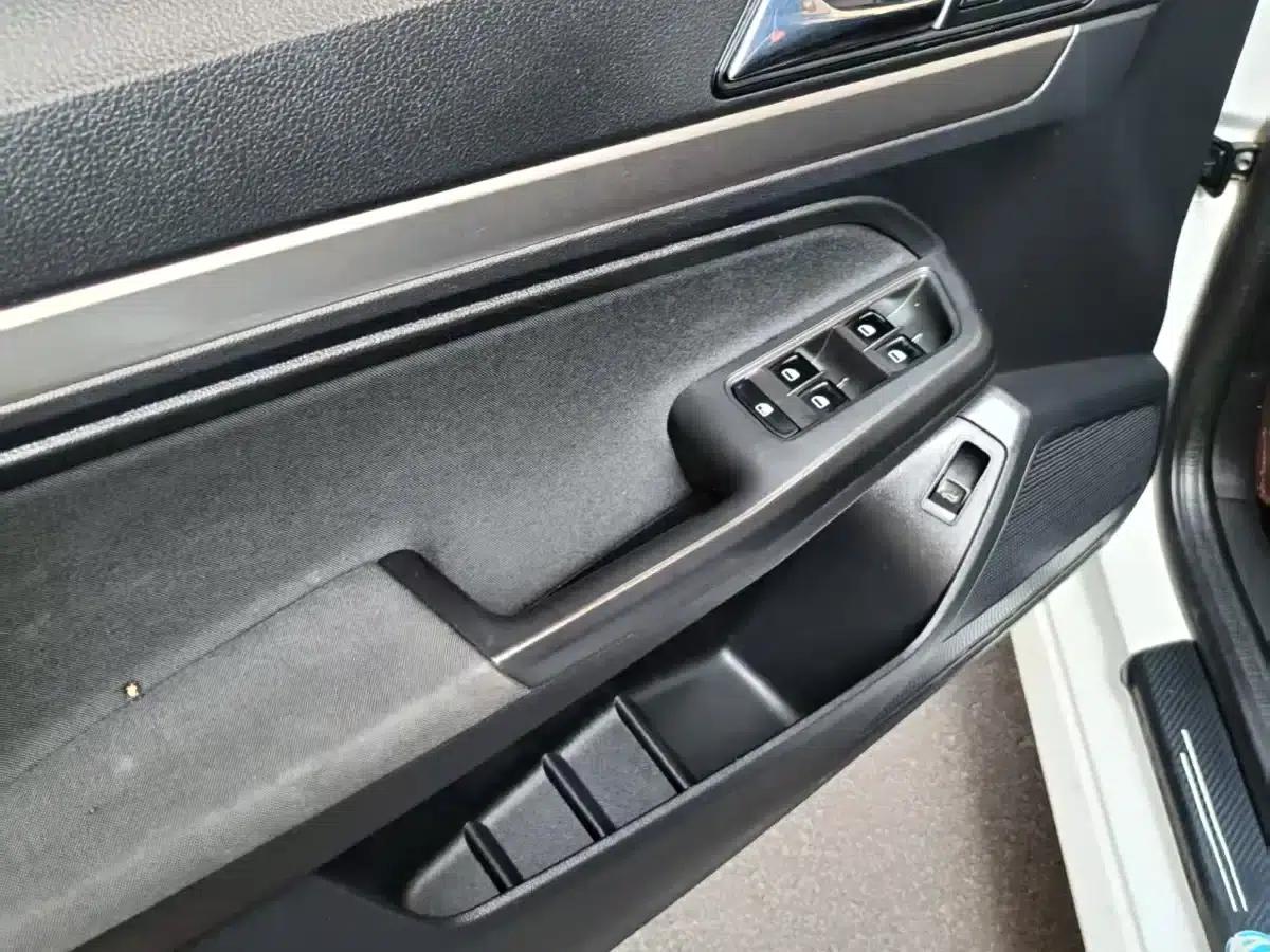 2021 Volkswagen Lavida 1.5L Automatic Comfort Edition — миниатюра 4