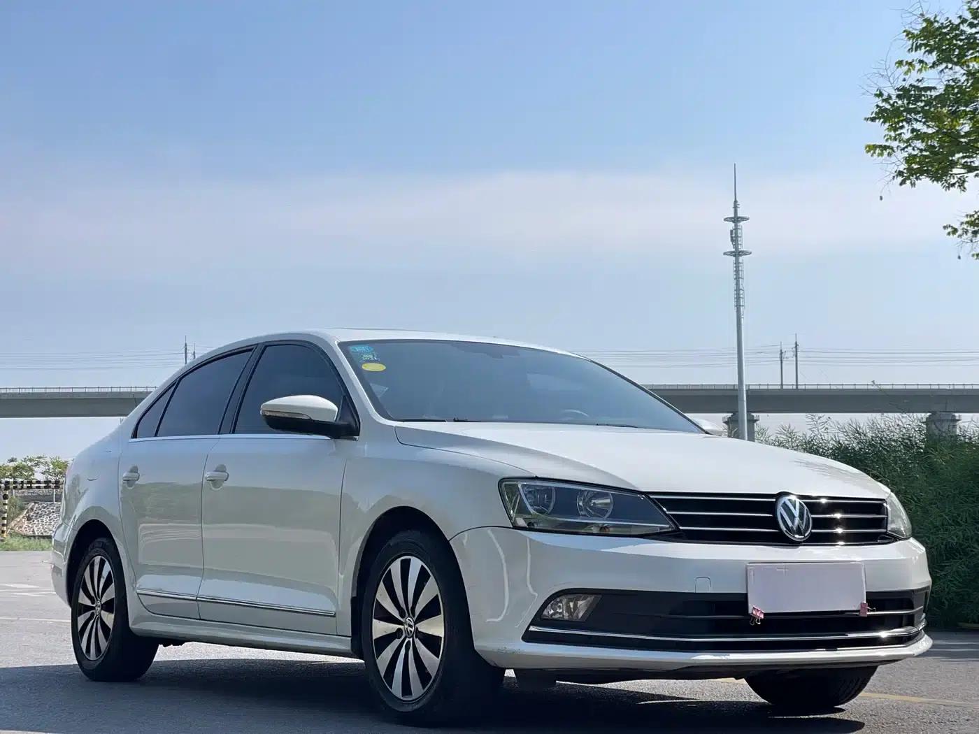 2018 Volkswagen Sagitar 1.6L Automatic Comfort Model — миниатюра 3