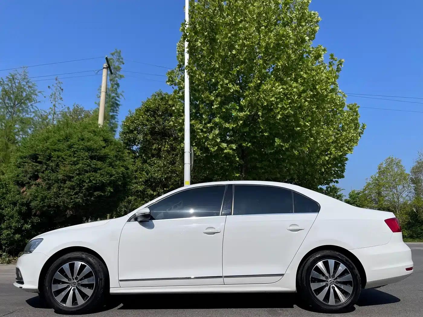 2018 Volkswagen Sagitar 1.6L Automatic Comfort Model — миниатюра 4