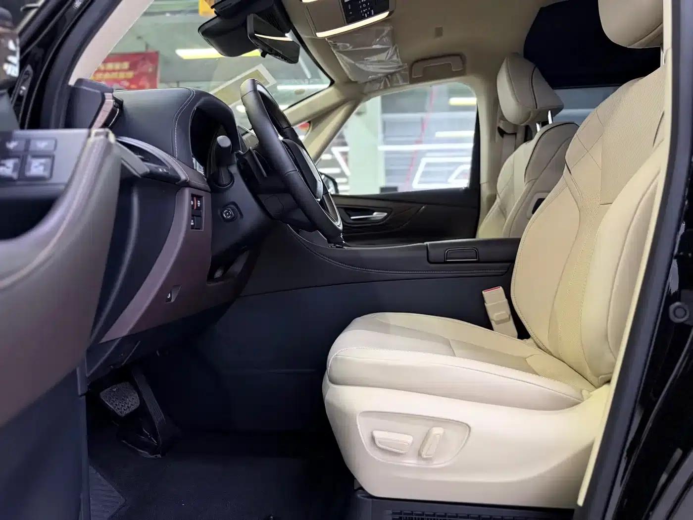 2025 Alphard Hybrid 2.5L Premium Gold Edition — миниатюра 4