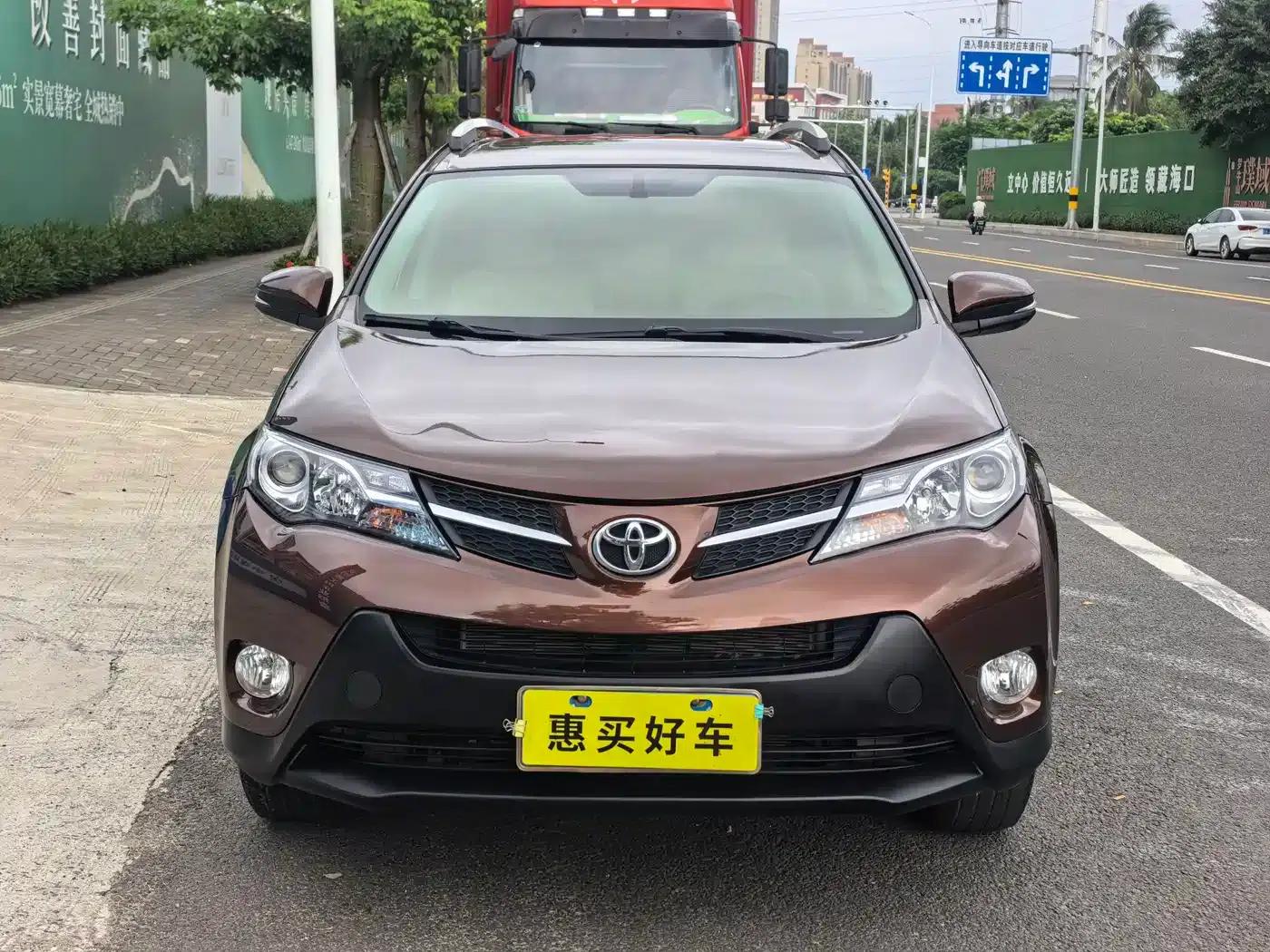 2015 RAV4 2.0L CVT 2WD Fashion Edition — миниатюра 2