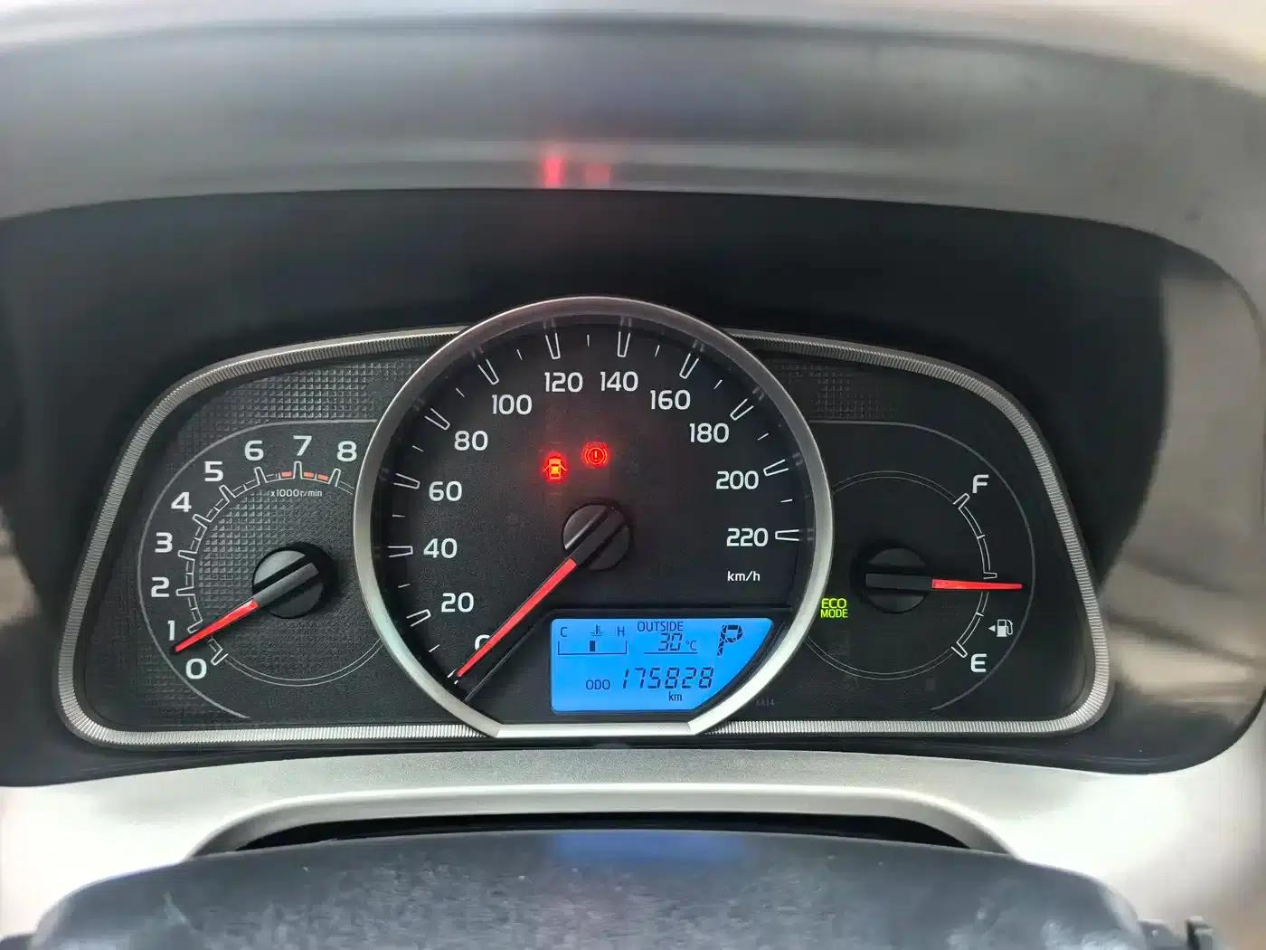2015 RAV4 2.0L CVT 2WD Fashion Edition — миниатюра 11