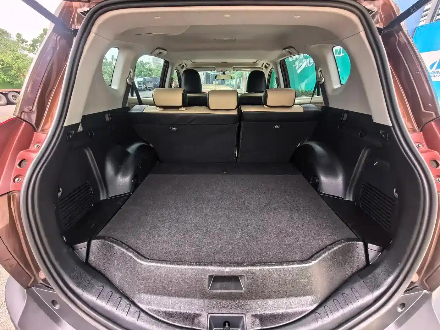 2015 RAV4 2.0L CVT 2WD Fashion Edition — миниатюра 12