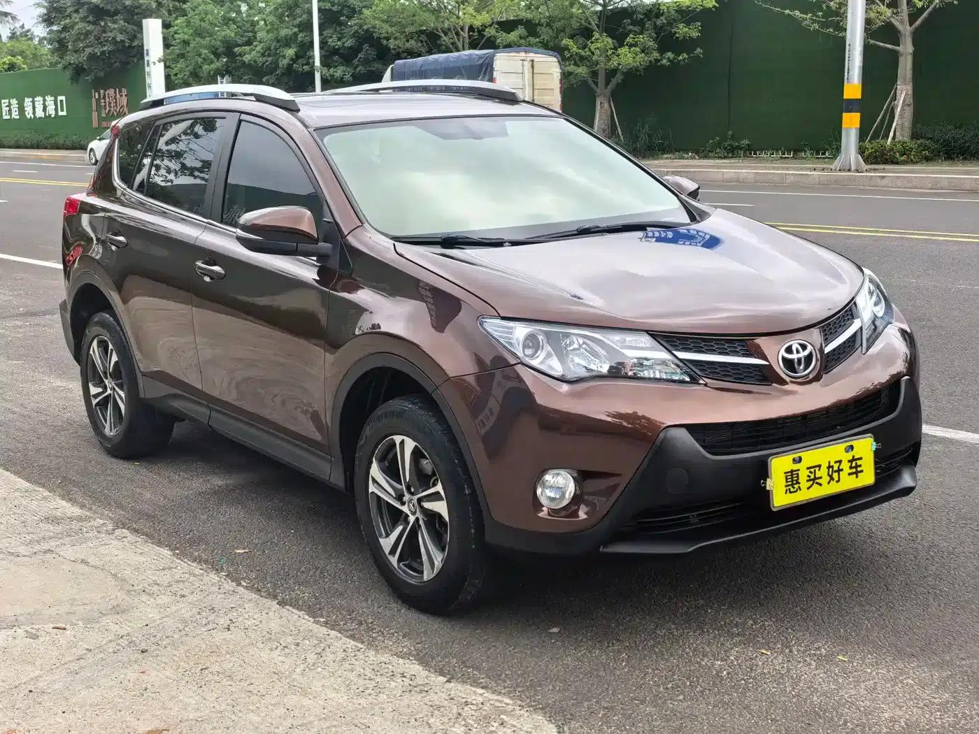 2015 RAV4 2.0L CVT 2WD Fashion Edition — миниатюра 3