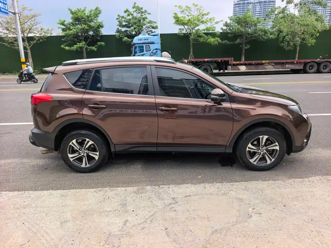 2015 RAV4 2.0L CVT 2WD Fashion Edition — миниатюра 4