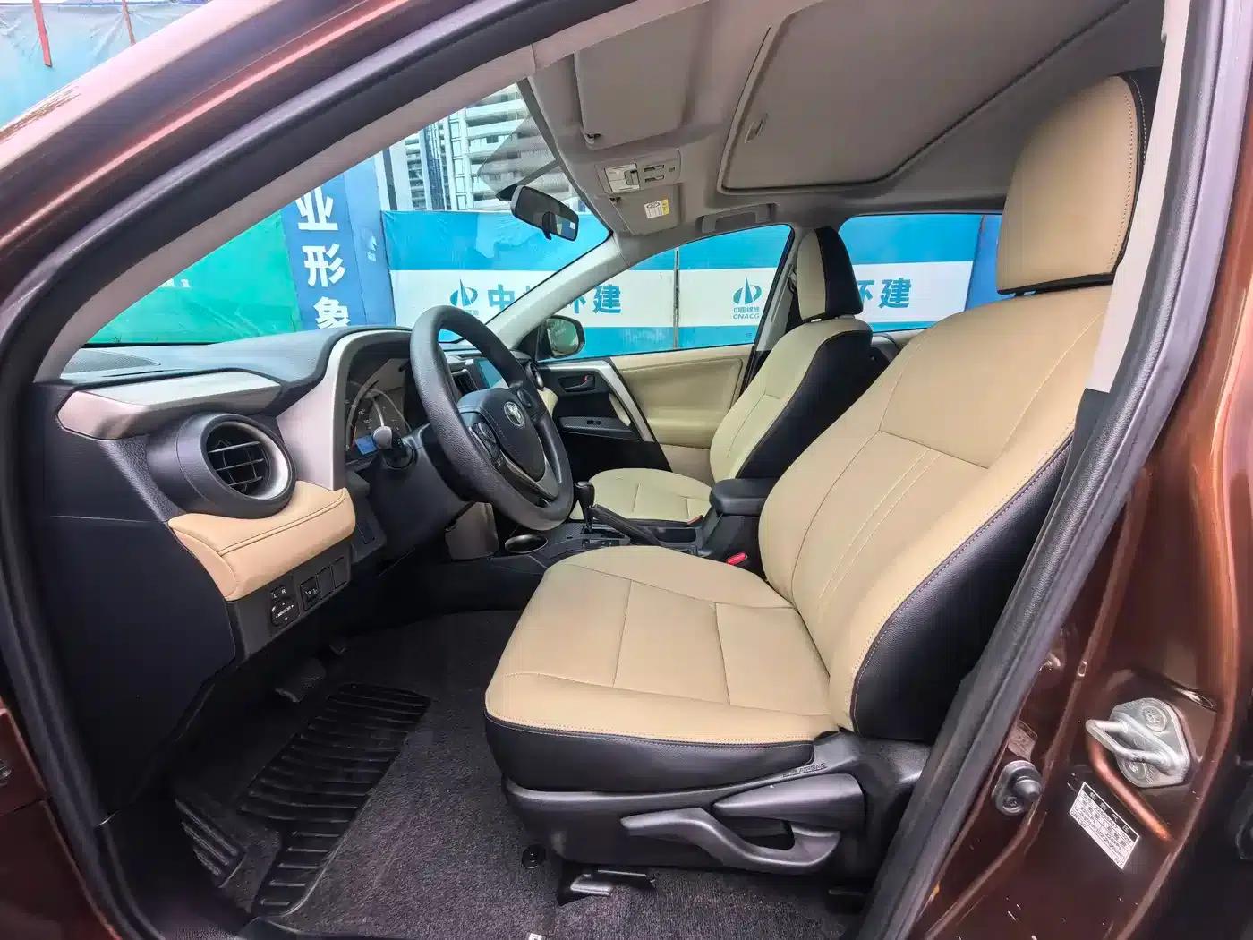 2015 RAV4 2.0L CVT 2WD Fashion Edition — миниатюра 5