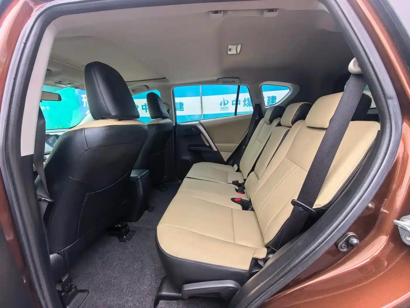 2015 RAV4 2.0L CVT 2WD Fashion Edition — миниатюра 6