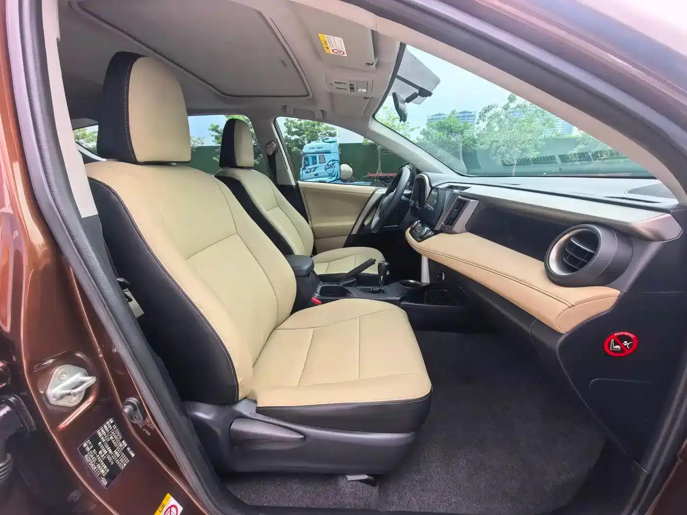 2015 RAV4 2.0L CVT 2WD Fashion Edition — миниатюра 8