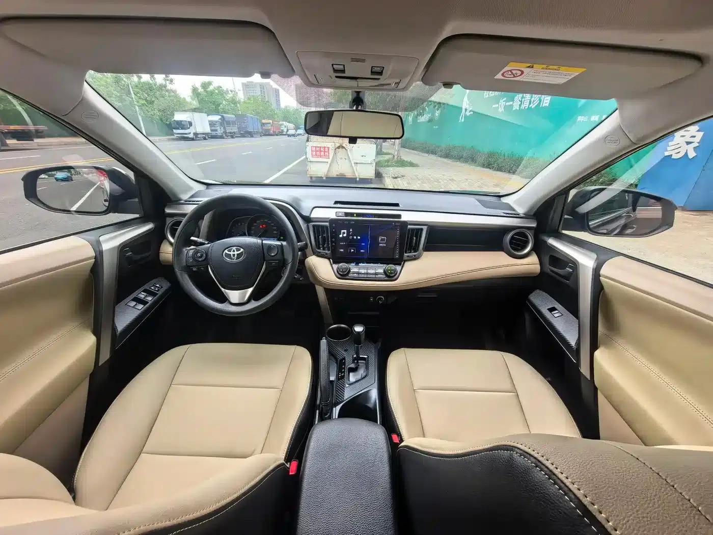 2015 RAV4 2.0L CVT 2WD Fashion Edition — миниатюра 9