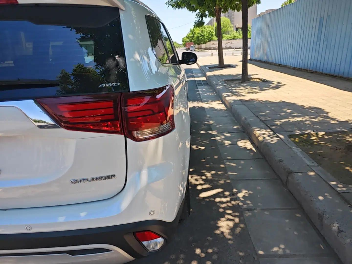 Mitsubishi Outlander 2020 2.4L 4x4 Zhi Xiang Edition 7-Seater — миниатюра 7