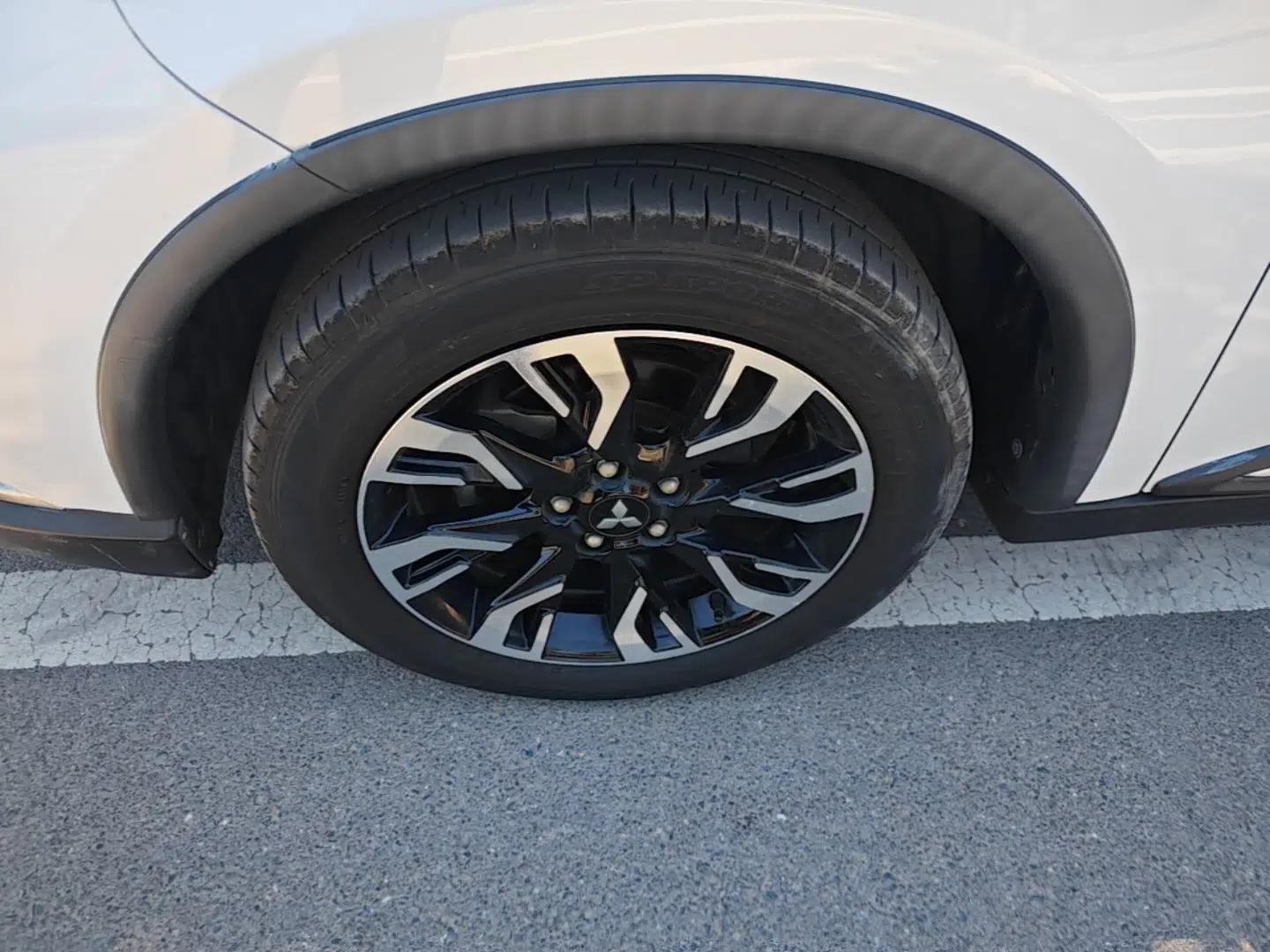 Mitsubishi Outlander 2020 2.4L 4x4 Zhi Xiang Edition 7-Seater — миниатюра 8