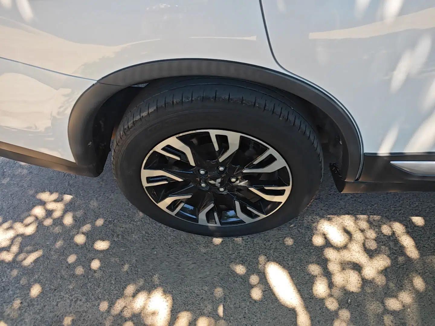 Mitsubishi Outlander 2020 2.4L 4x4 Zhi Xiang Edition 7-Seater — миниатюра 10