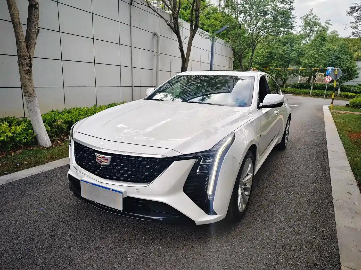 2024 Cadillac CT5 28T Luxury Pro — миниатюра 1