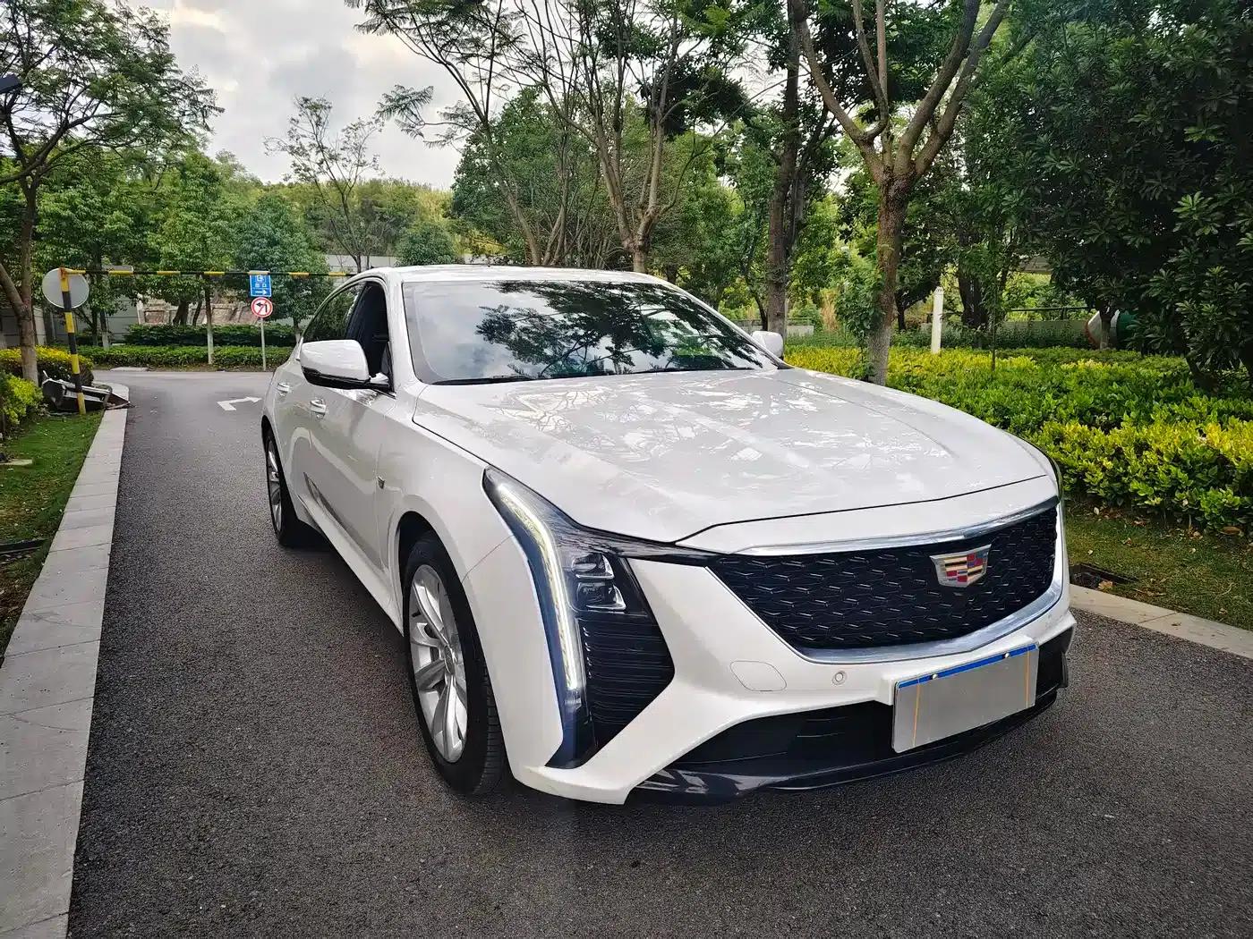 2024 Cadillac CT5 28T Luxury Pro — миниатюра 3