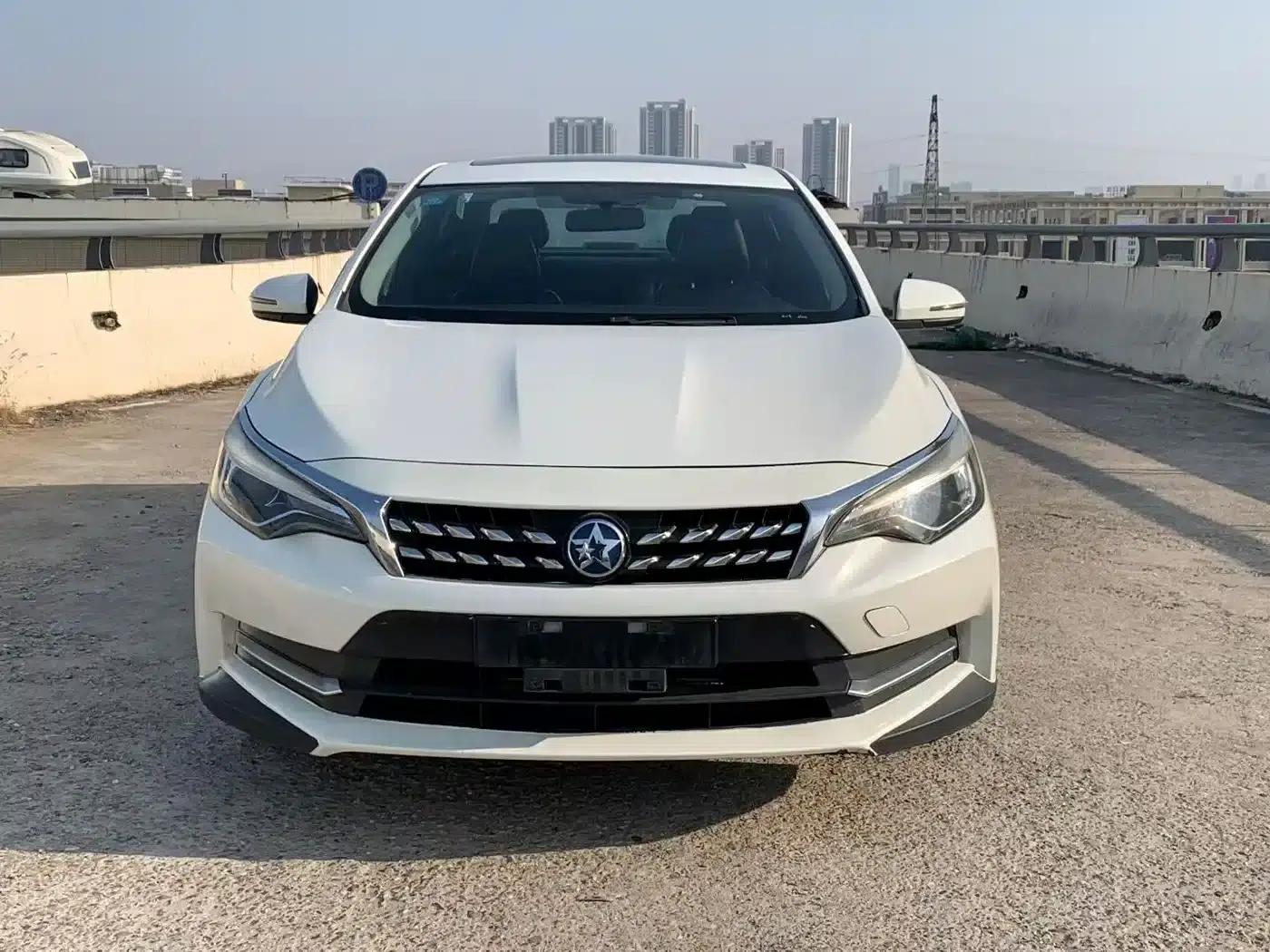 Venucia D60 2019 Model, 100,000 Glory Edition, 1.6L XL CVT, National V Emission Standard — миниатюра 2