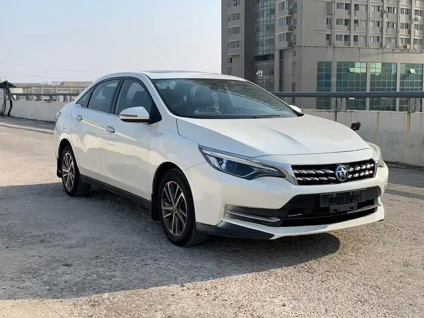 Venucia D60 2019 Model, 100,000 Glory Edition, 1.6L XL CVT, National V Emission Standard — миниатюра 3