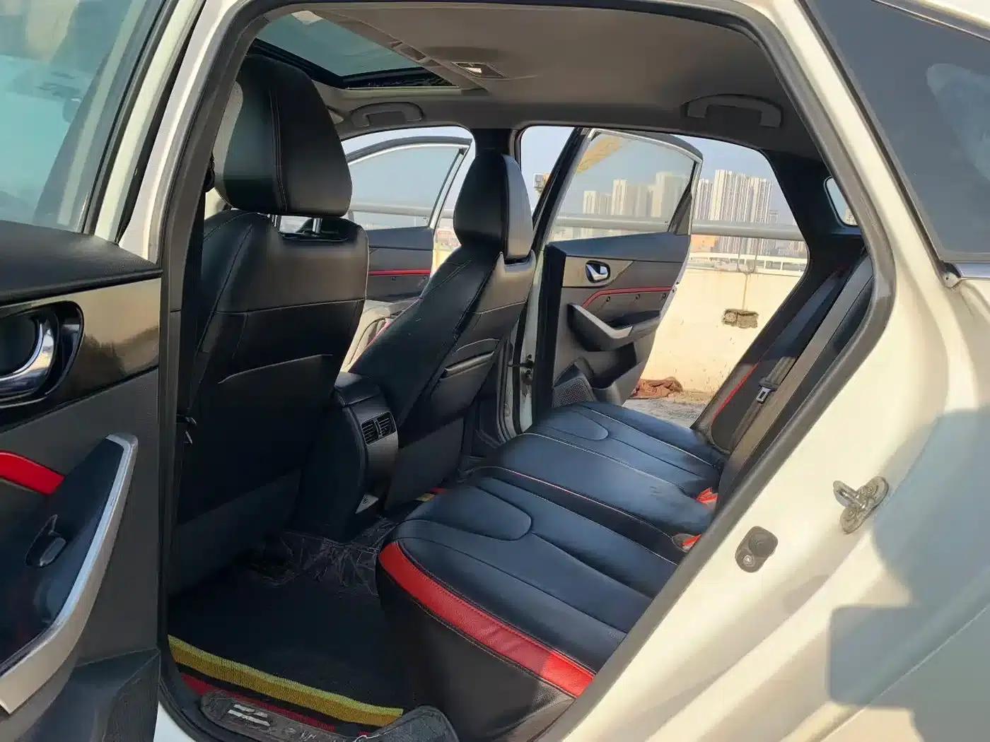 Venucia D60 2019 Model, 100,000 Glory Edition, 1.6L XL CVT, National V Emission Standard — миниатюра 6