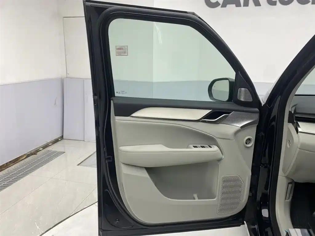 Volvo EM90 2025 Ultra 6-seater — миниатюра 3