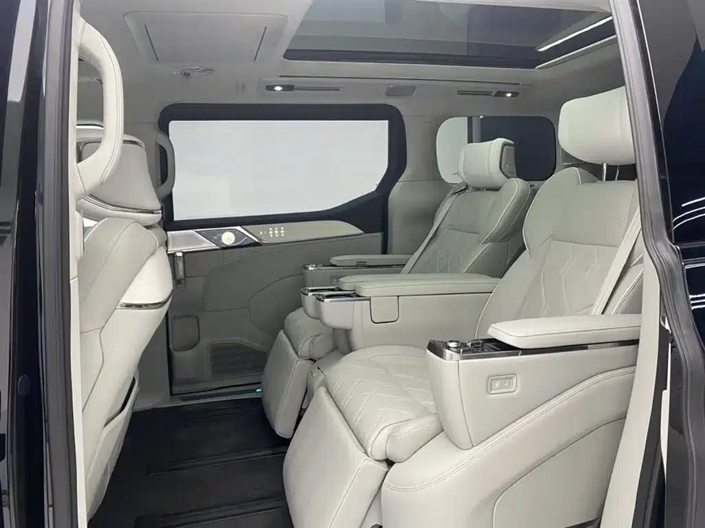 Volvo EM90 2025 Ultra 6-seater — миниатюра 5
