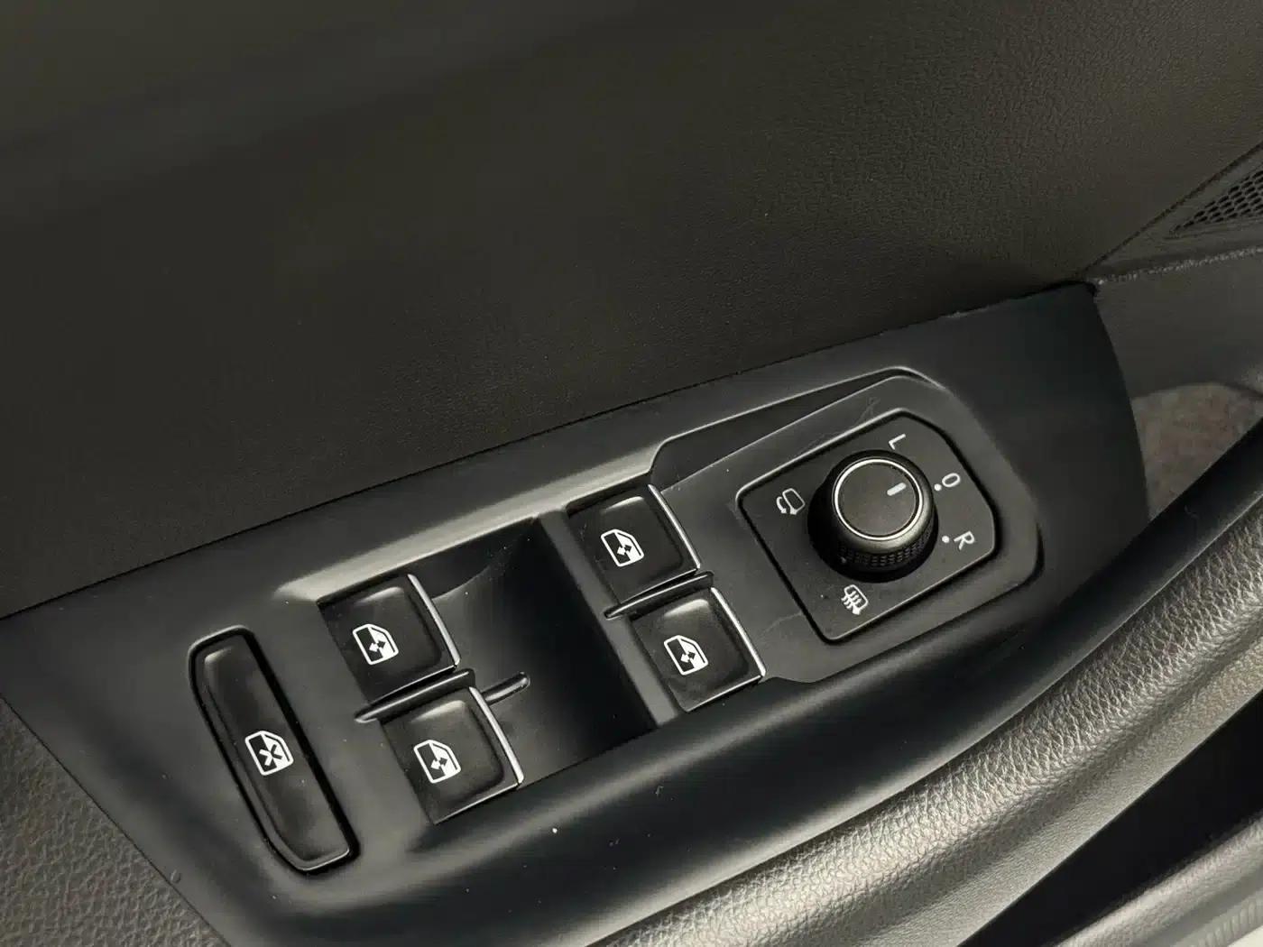 Volkswagen Passat 2021 330TSI DSG 30th Anniversary Edition — миниатюра 3