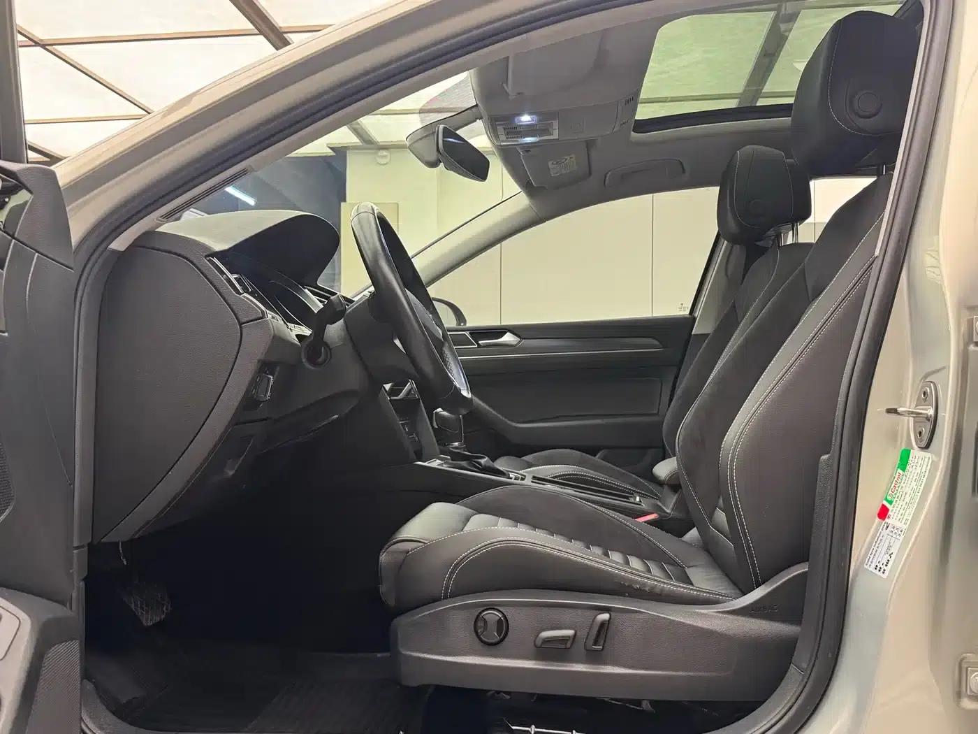 Volkswagen Passat 2021 330TSI DSG 30th Anniversary Edition — миниатюра 4