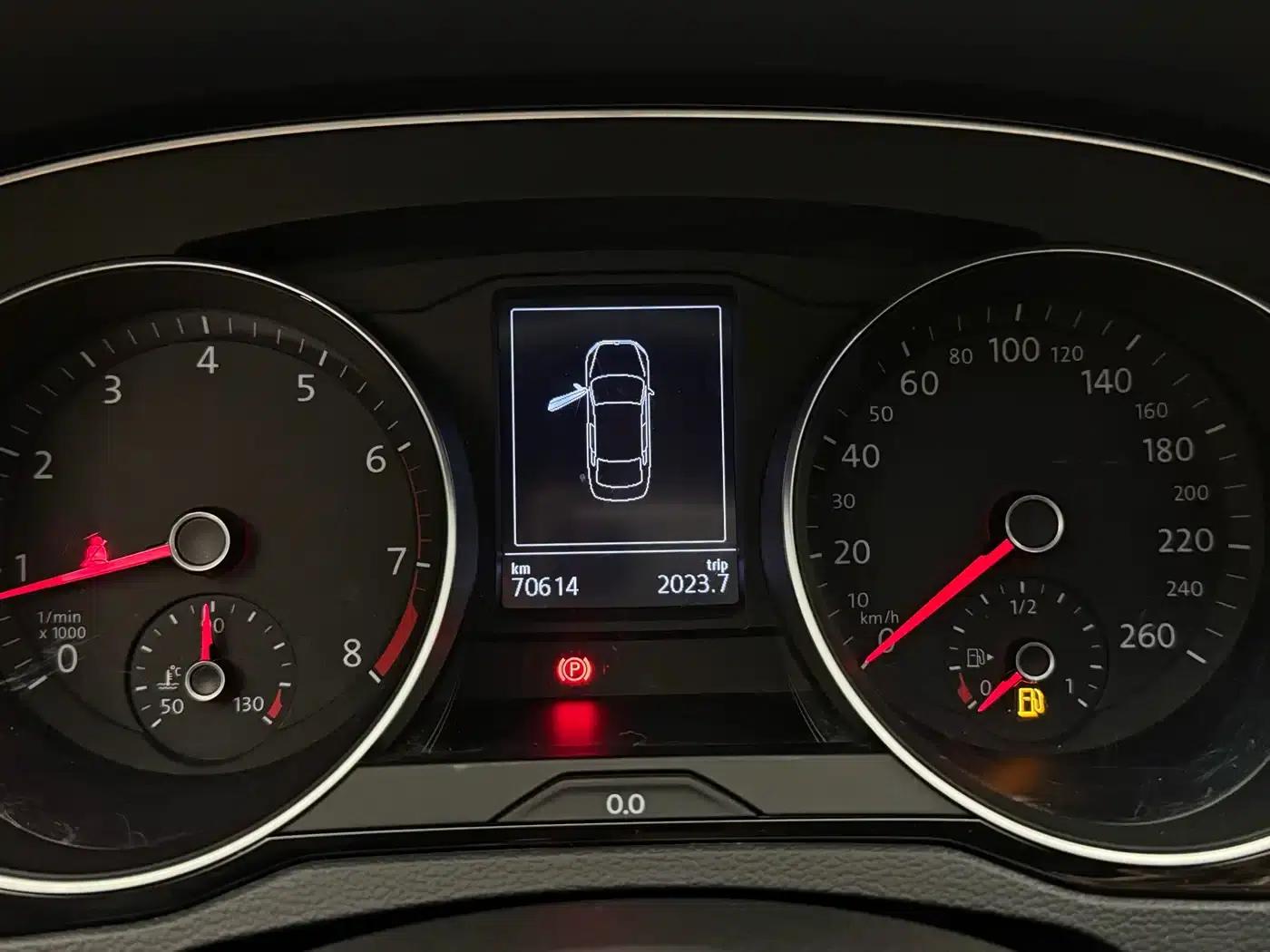 Volkswagen Passat 2021 330TSI DSG 30th Anniversary Edition — миниатюра 8