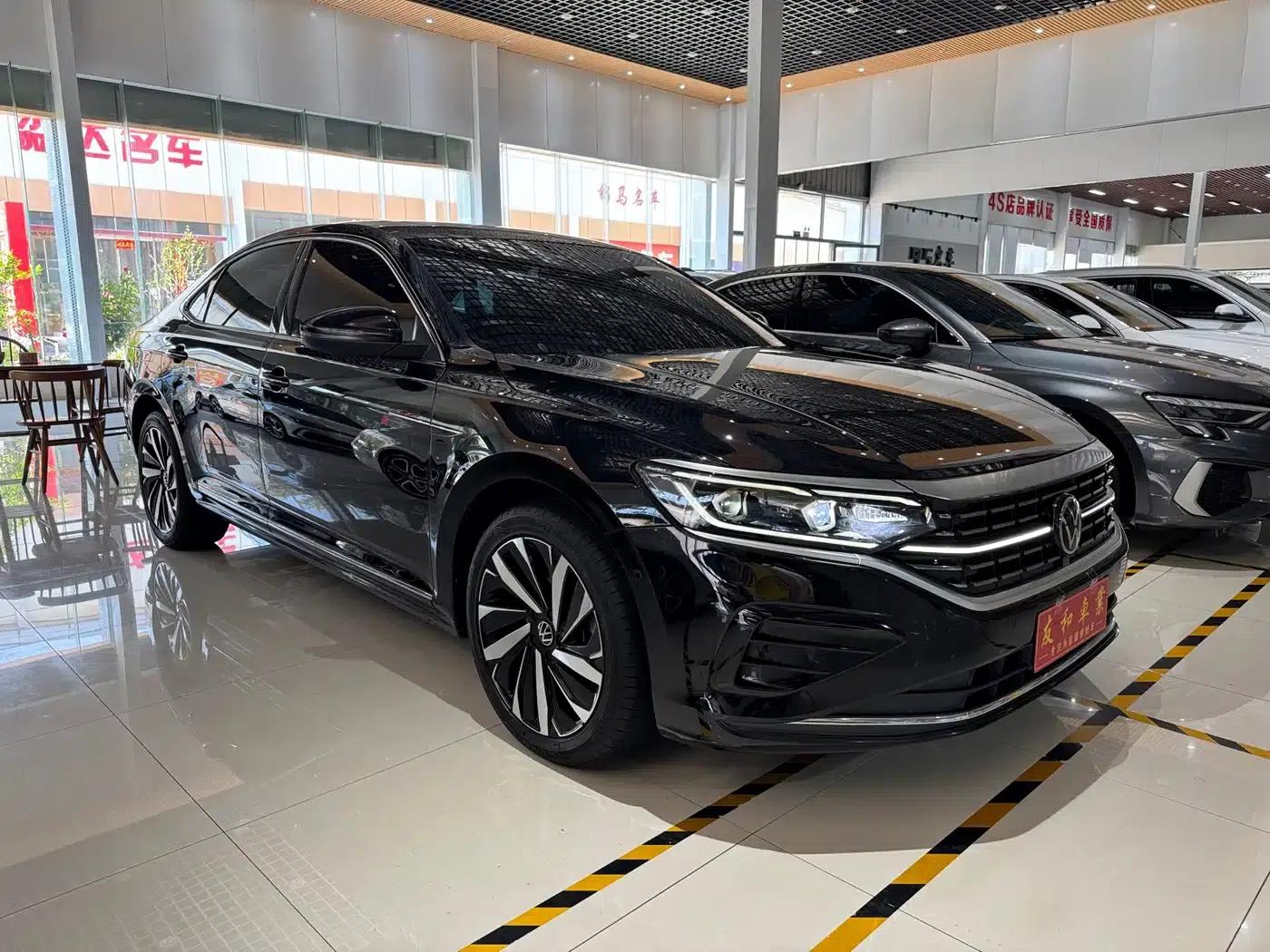 2022 Passat 330TSI Luxury Edition — миниатюра 3