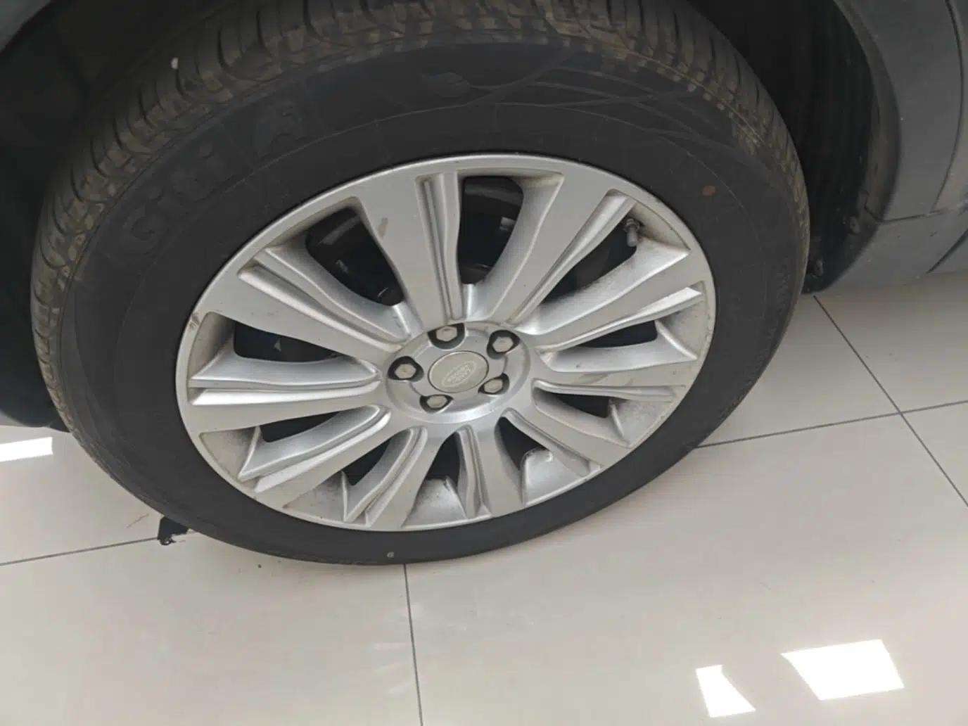 Land Rover Range Evoque 2015 2.0T Five-Door Zhiyao Edition — миниатюра 9