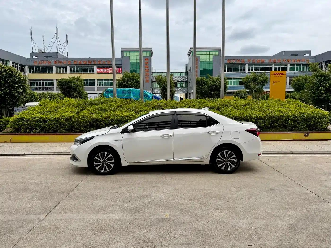 2018 Toyota Corolla Hybrid 1.8L E-CVT Smart Edition — миниатюра 3