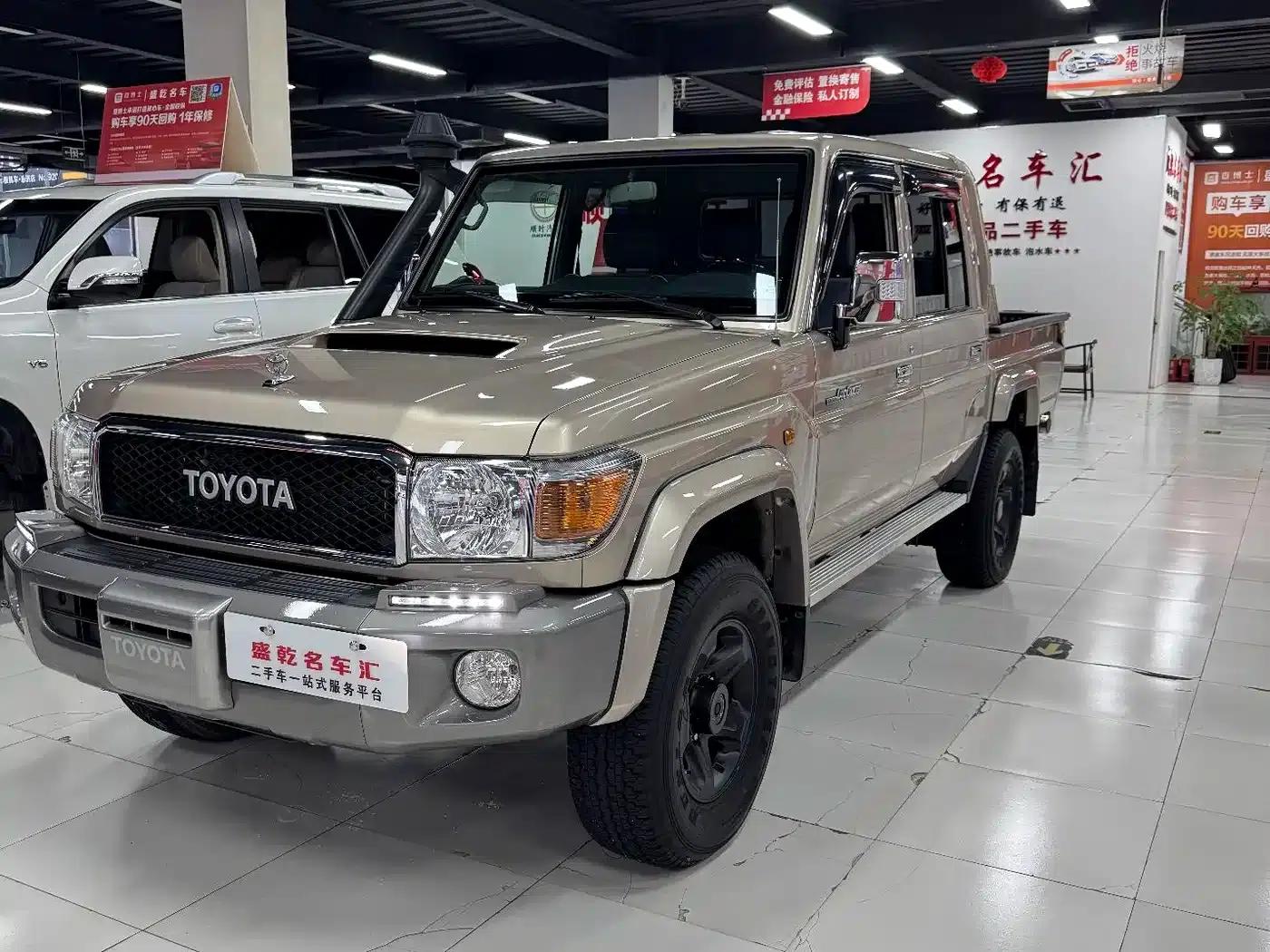 Land Cruiser (Imported) LC79 2019 Model 4.5L Manual — миниатюра 1