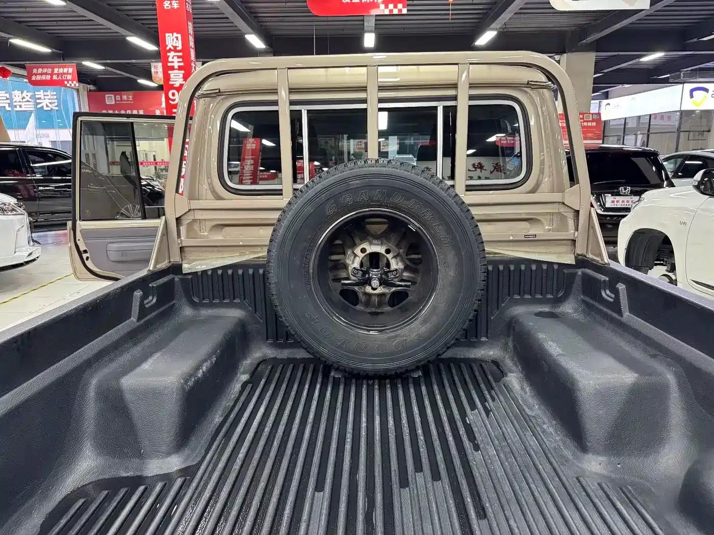 Land Cruiser (Imported) LC79 2019 Model 4.5L Manual — миниатюра 14