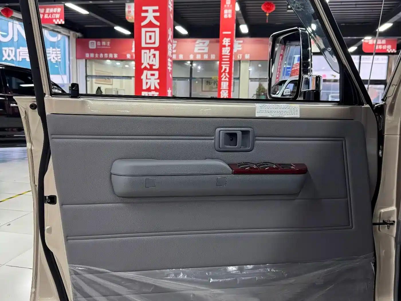 Land Cruiser (Imported) LC79 2019 Model 4.5L Manual — миниатюра 15