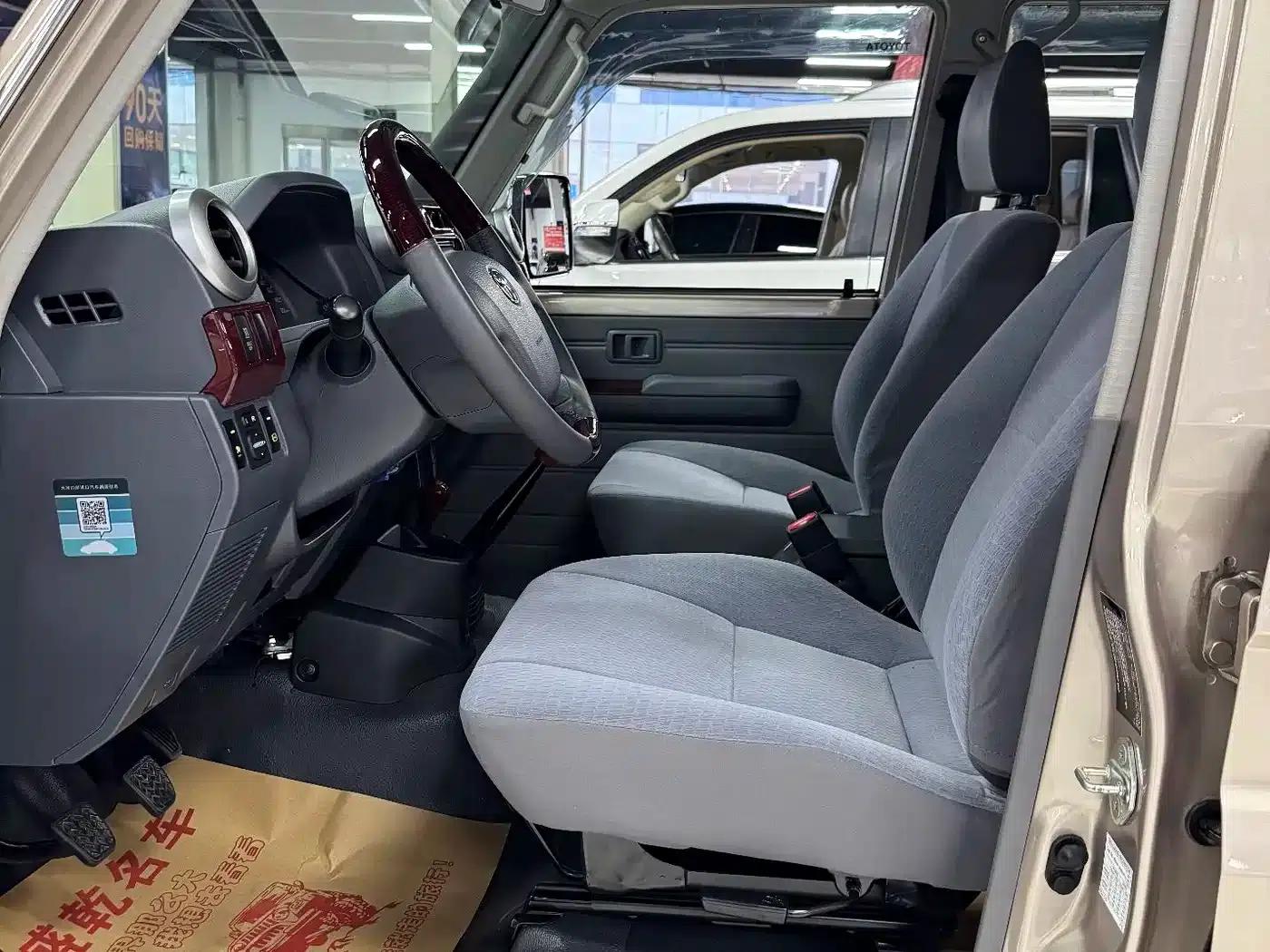 Land Cruiser (Imported) LC79 2019 Model 4.5L Manual — миниатюра 16