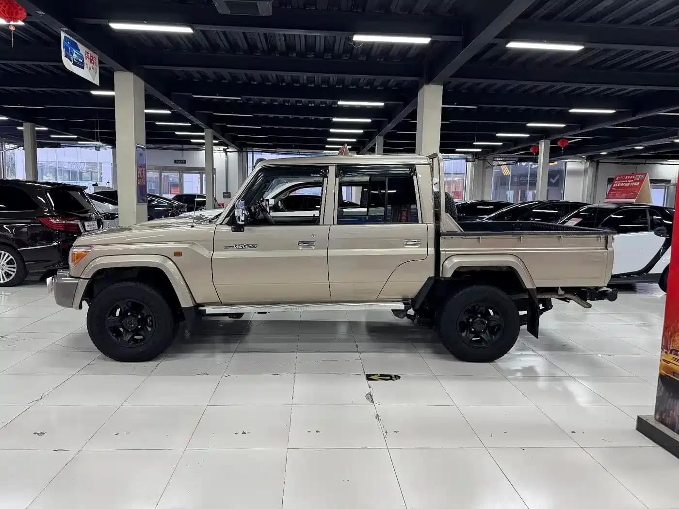 Land Cruiser (Imported) LC79 2019 Model 4.5L Manual — миниатюра 3