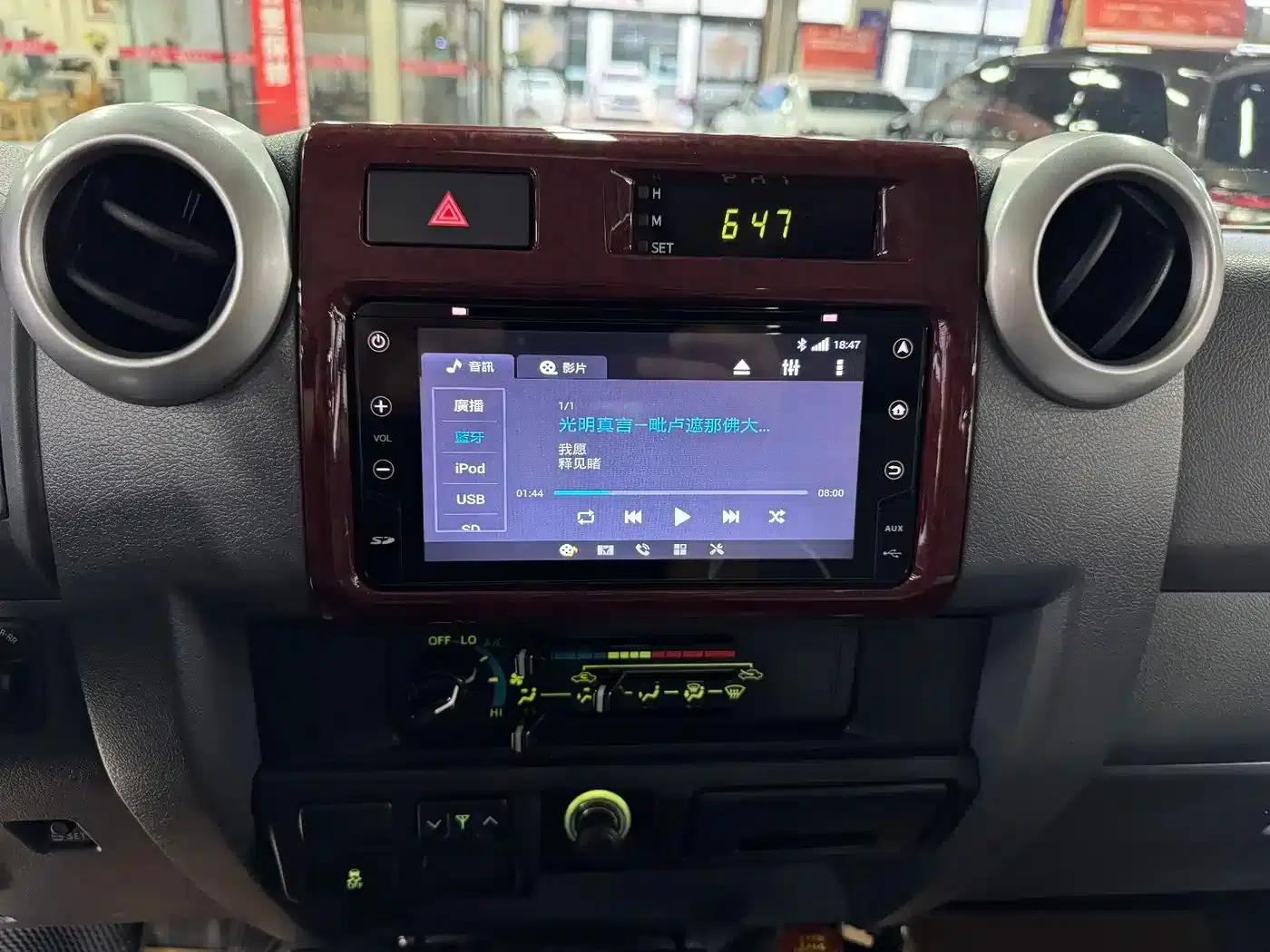 Land Cruiser (Imported) LC79 2019 Model 4.5L Manual — миниатюра 21