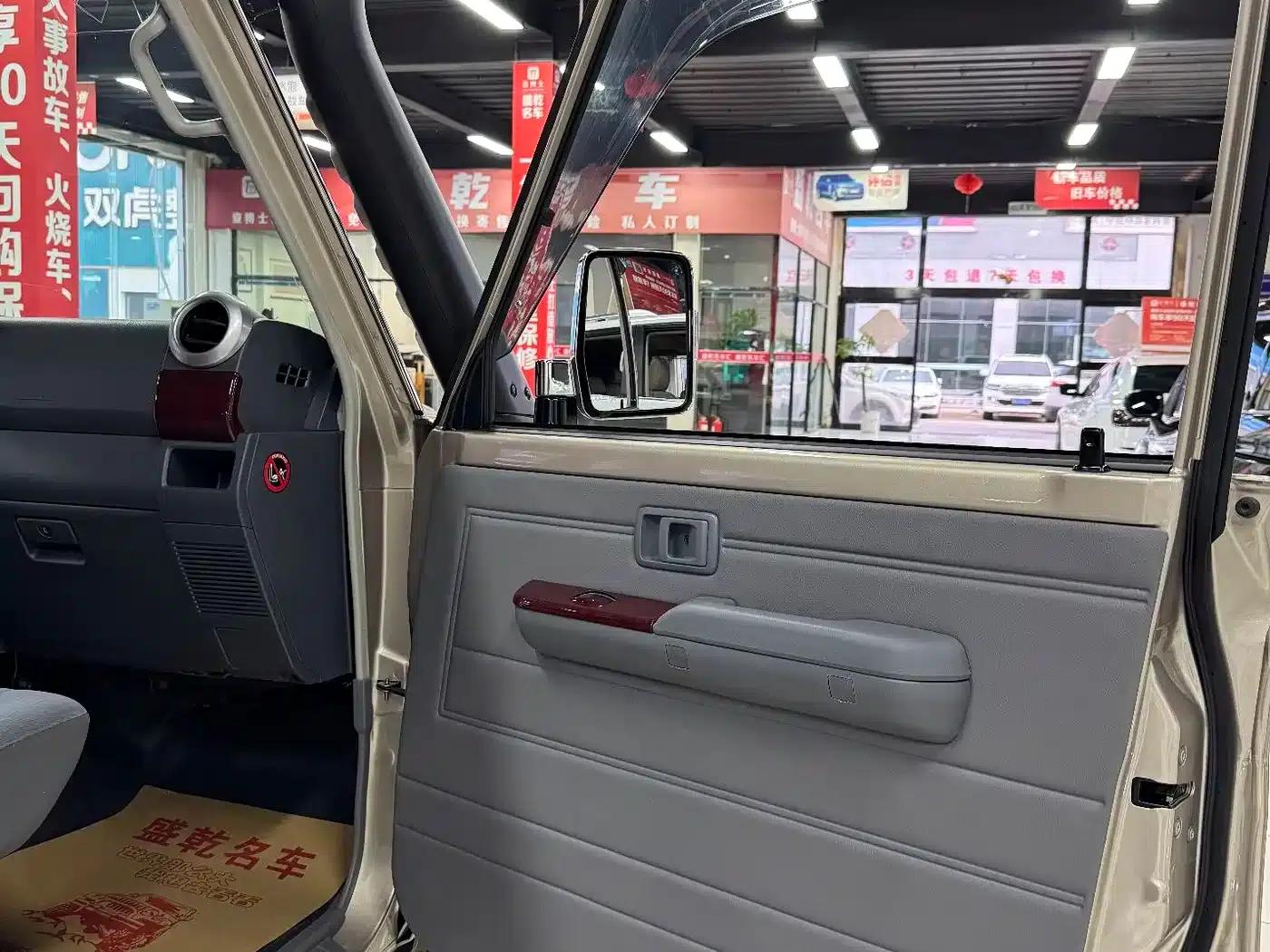 Land Cruiser (Imported) LC79 2019 Model 4.5L Manual — миниатюра 23