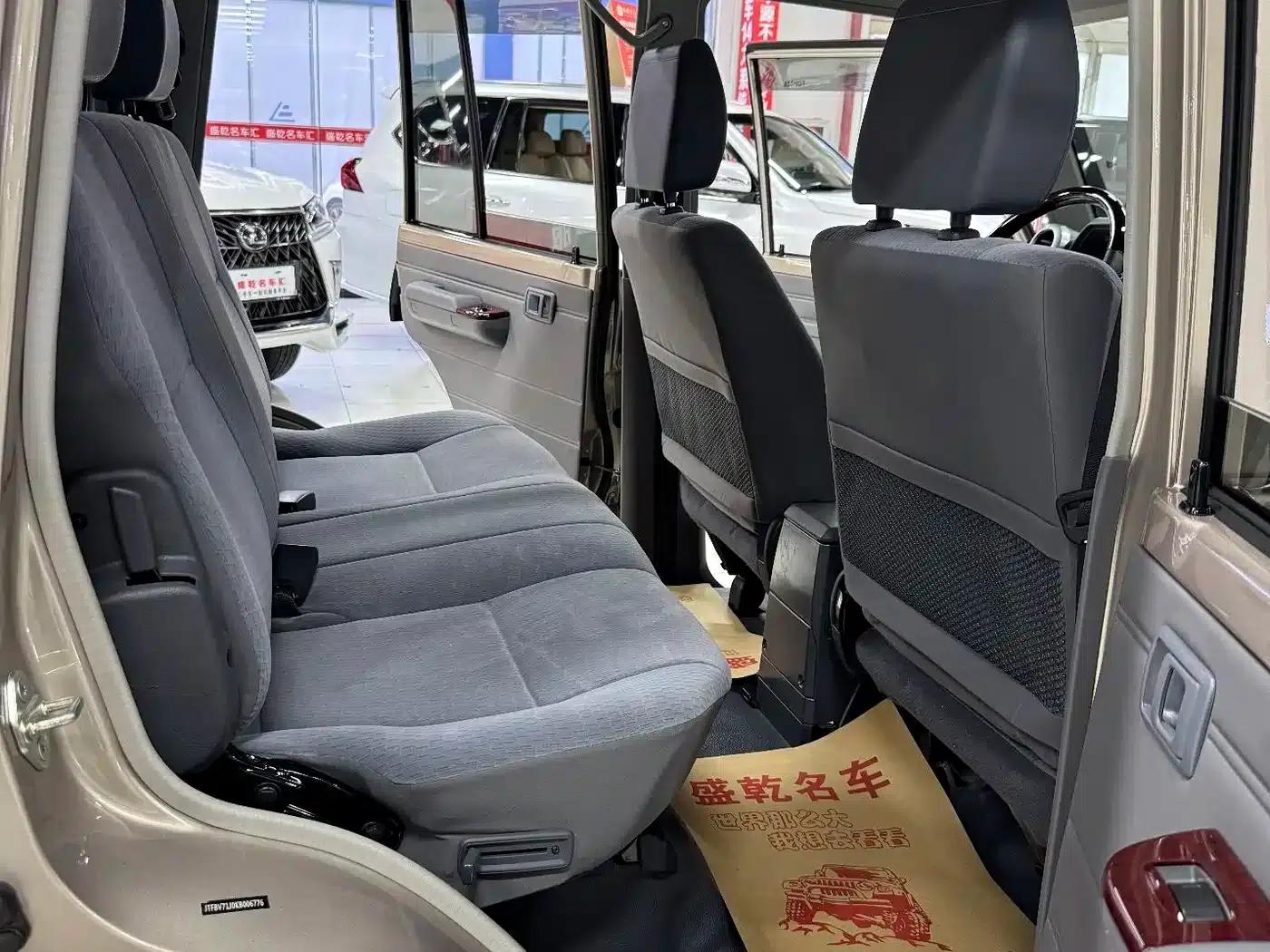 Land Cruiser (Imported) LC79 2019 Model 4.5L Manual — миниатюра 25