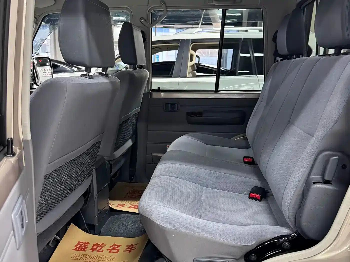 Land Cruiser (Imported) LC79 2019 Model 4.5L Manual — миниатюра 26