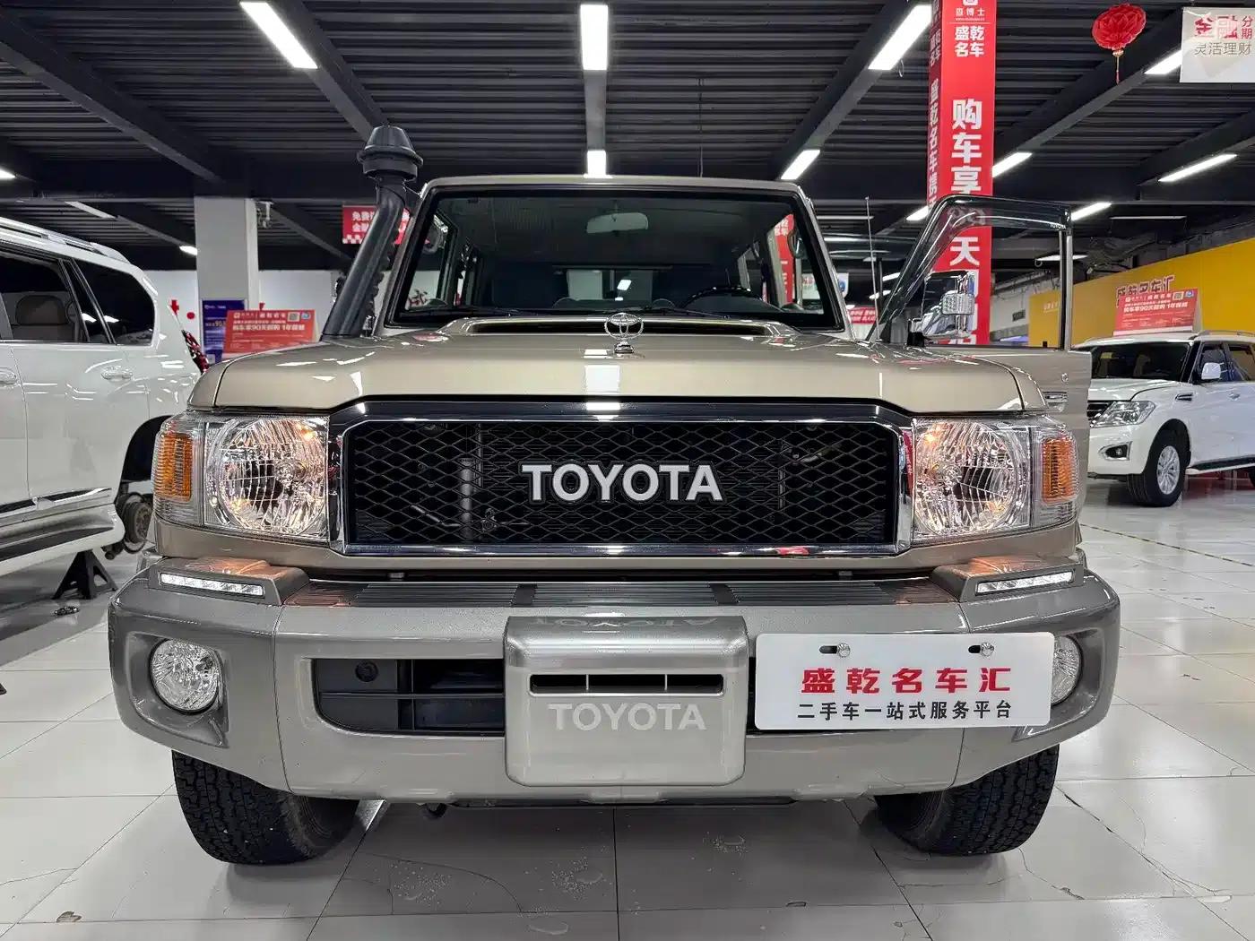 Land Cruiser (Imported) LC79 2019 Model 4.5L Manual — миниатюра 7