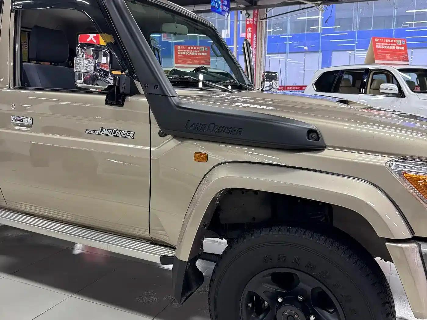Land Cruiser (Imported) LC79 2019 Model 4.5L Manual — миниатюра 8